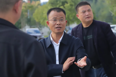 新晃縣委常委、縣委政法委書記楊海濱到我校視察、指導(dǎo)學(xué)校工作